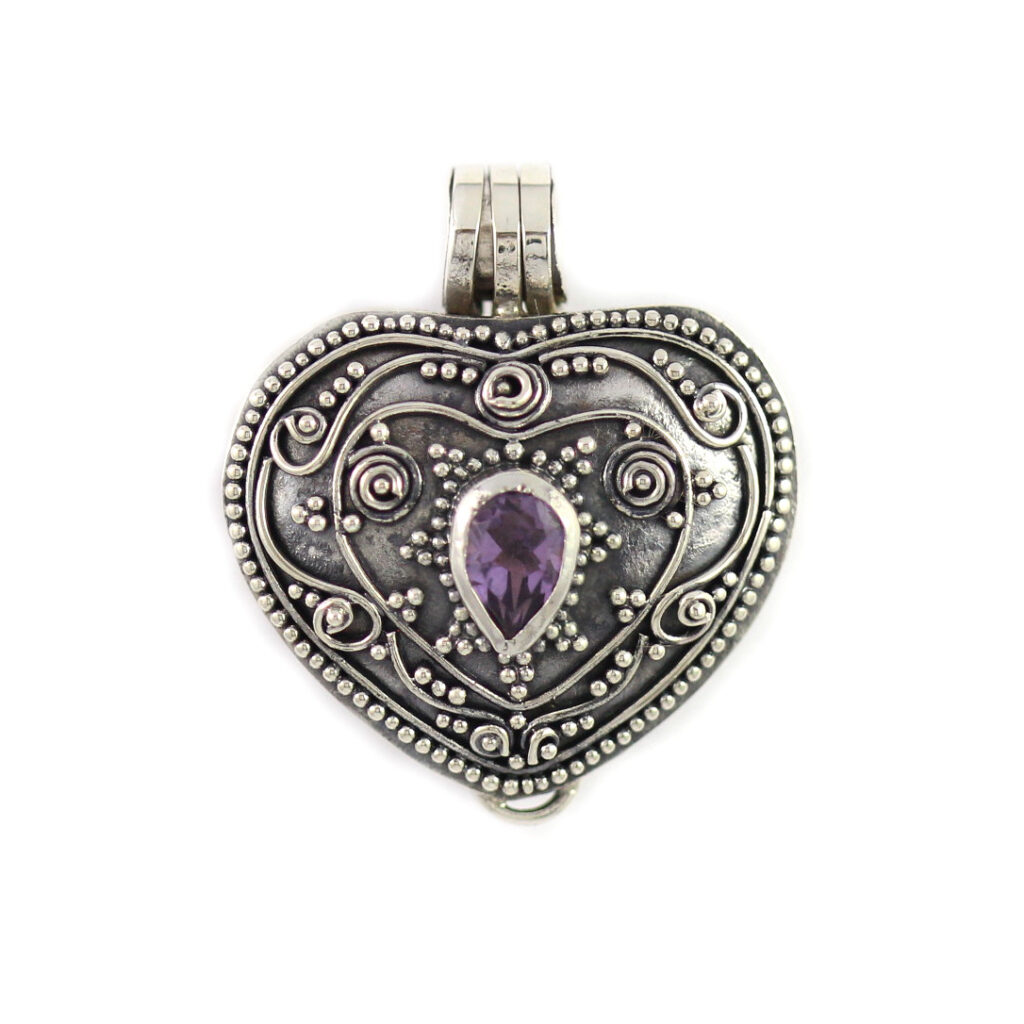 Liontin Perak Box Love