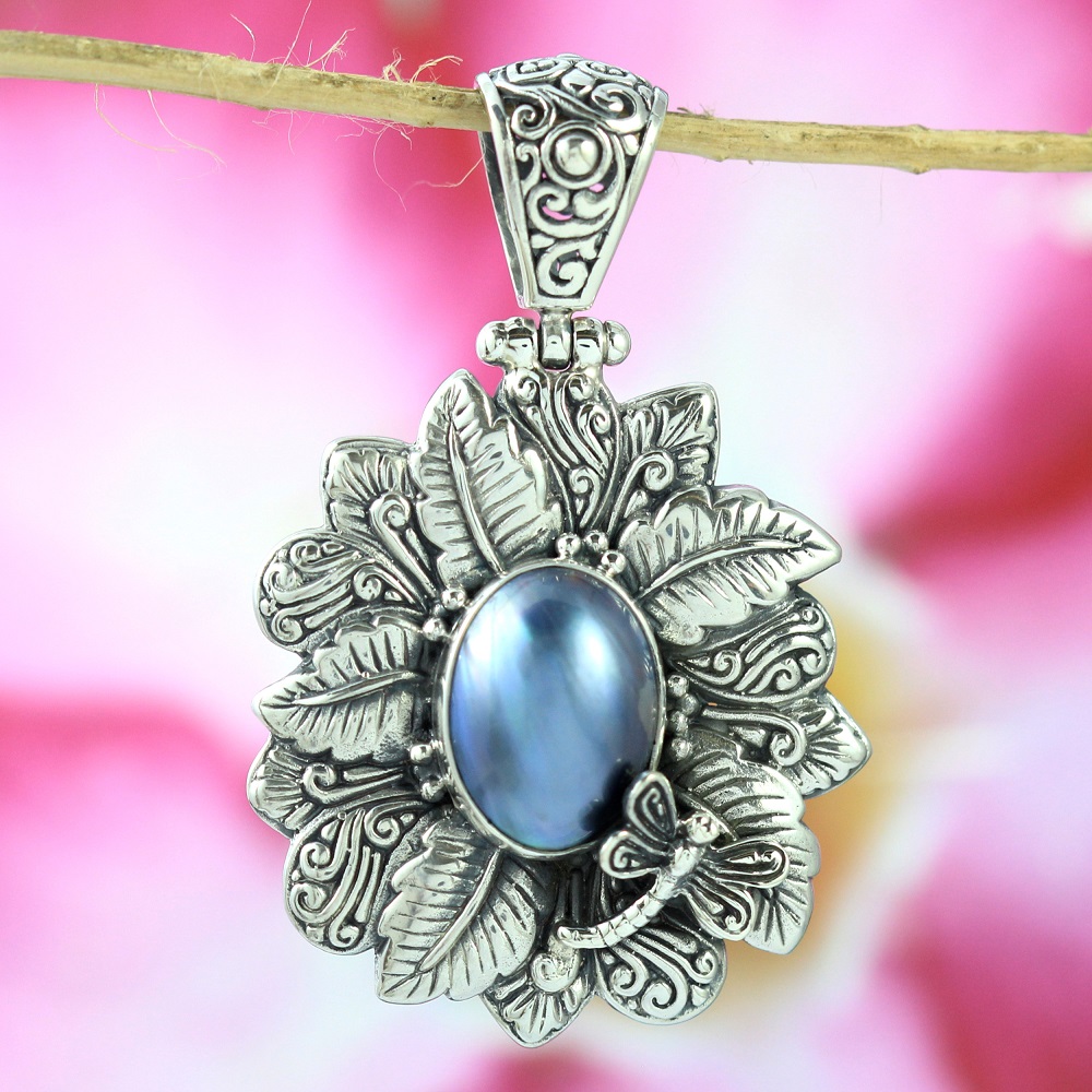 Liontin Perak Daun Mutiara Mabe