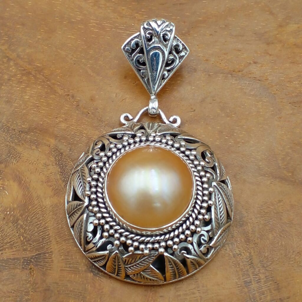 Liontin Perak Mutiara Mab