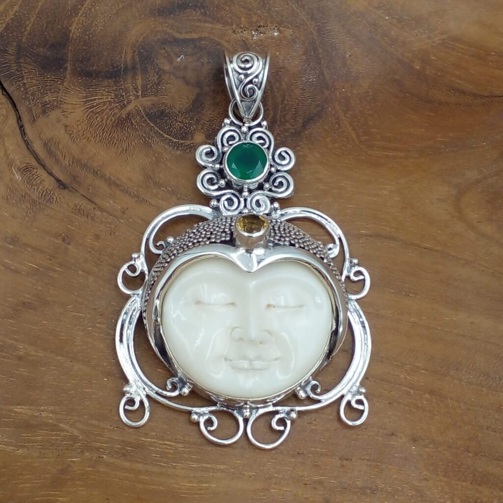 Liontin Perak Ukiran Bali