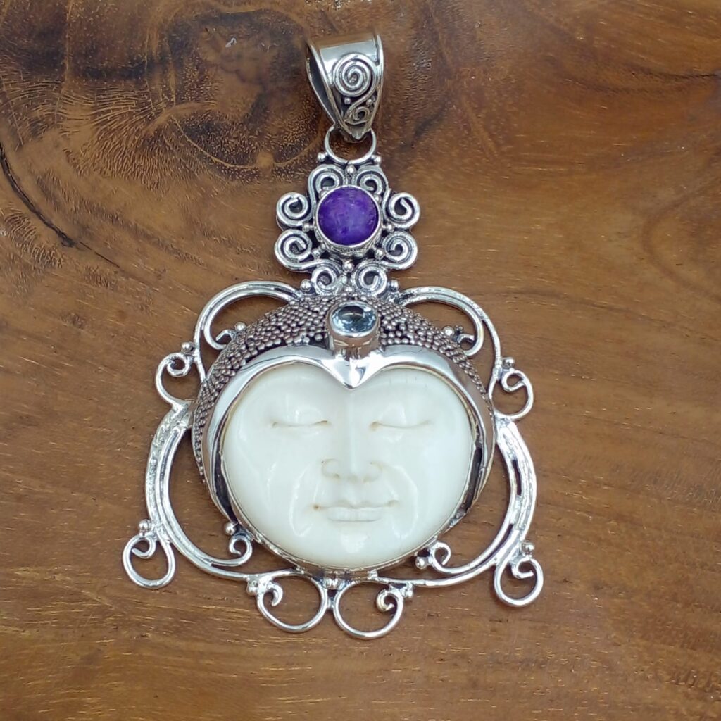 Liontin Perak Ukiran Bali