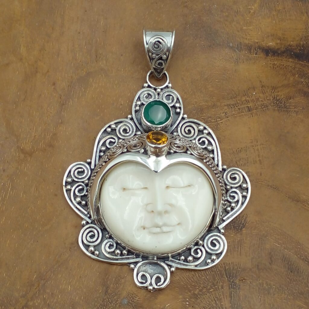 Liontin Perak Ukiran Bali