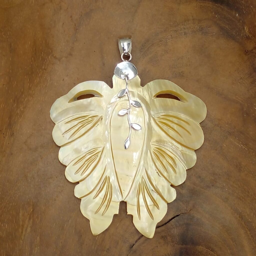 Liontin Kerang Kupu-Kupu Perak