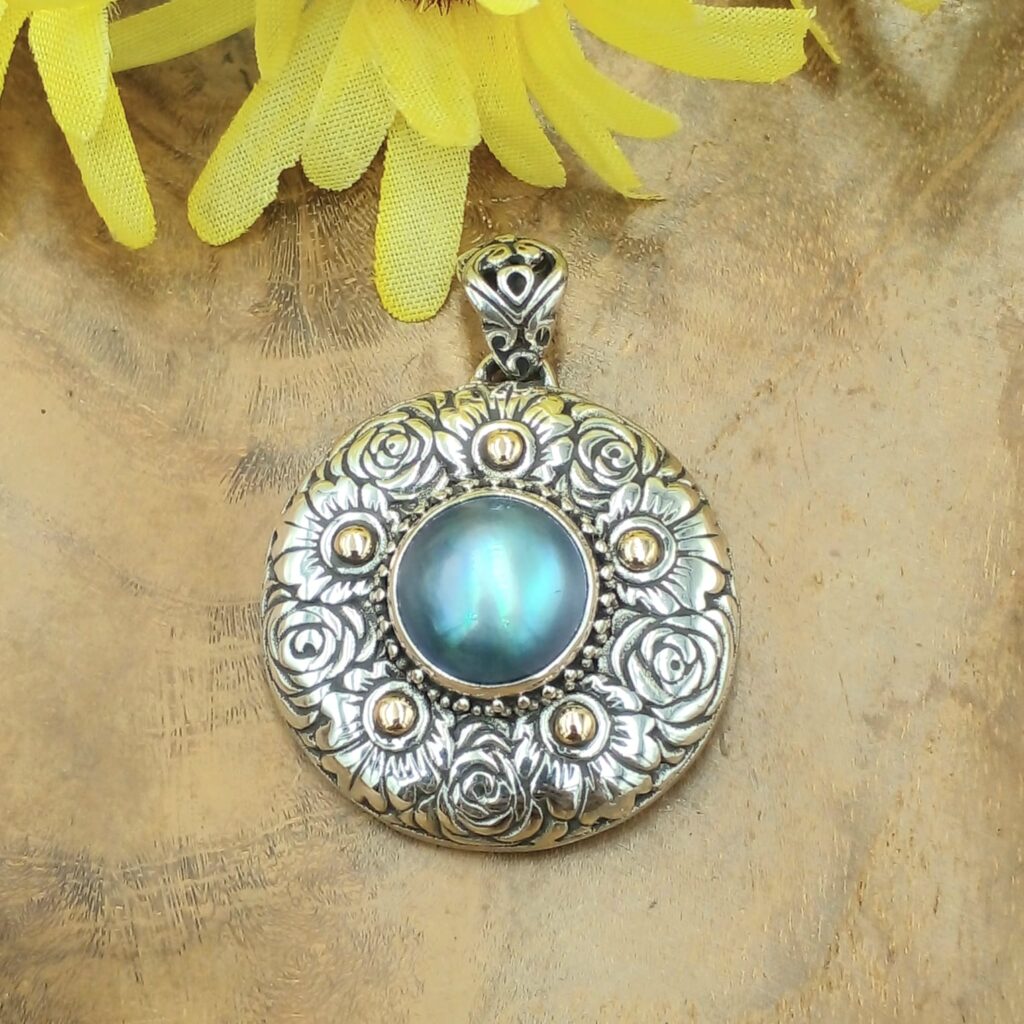 Liontin Mutiara Cantik Bali